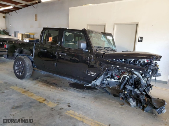 2023 Jeep Gladiator Overland with VIN 1C6HJTFG3PL514611, listed as a Copart auction lot 39195344 with 0 mi miles and Salvage Title. Bid and sale history available at carsss.com. Image 4.
