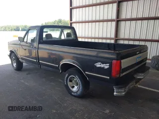 1995 Ford F-150 z VIN 1FTEF14HXSNA28985, wystawiony jako IAAI lot #42630297 z przebiegiem Nie podano mil oraz . Historia ofert i sprzedaży dostępna na DreamBid. Obrazek 3.