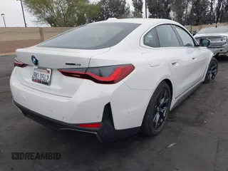 2024 BMW i4 eDrive35 z VIN WBY43AW09RFS24379, wystawiony jako IAAI lot #42014823 z przebiegiem 19 159 mil mil oraz . Historia ofert i sprzedaży dostępna na DreamBid. Obrazek 4.