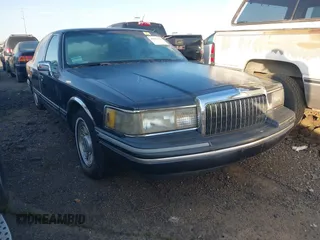 1994 Lincoln Town Car Signature z VIN 1LNLM82W9RY699141, wystawiony jako IAAI lot #41933771 z przebiegiem Nie podano mil oraz . Historia ofert i sprzedaży dostępna na DreamBid. Obrazek 1.