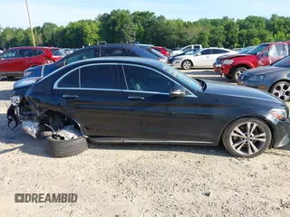 2019 Mercedes-Benz C 300 z VIN 55SWF8DB1KU318960, wystawiony jako IAAI lot #42547725 z przebiegiem 90 743 mil mil oraz . Historia ofert i sprzedaży dostępna na DreamBid. Obrazek 13.