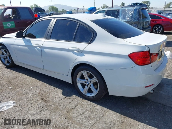 2013 BMW 3 Series 320i xDrive с VIN WBA3C3C55DF980712, выставлен на аукционе IAAI как лот 42317269 с пробегом 114 528 миль миль и . История ставок и продаж доступна на DreamBid. Изображение 3.