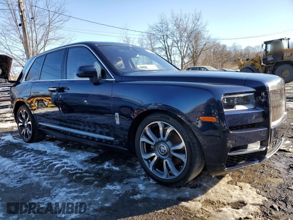 2023 Rolls-Royce Cullinan z VIN SLATV4C05PU219564, wystawiony jako Copart lot #42395205 z przebiegiem 5430 mil mil oraz Nie do naprawy. Historia ofert i sprzedaży dostępna na DreamBid. Obrazek 4.