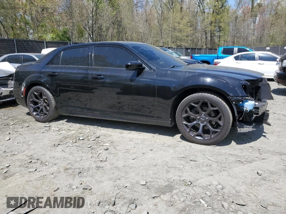 2019 Chrysler 300 with VIN 2C3CCABG7KH660334, listed as a Copart auction lot 52579765 with 47,923 mi miles and Salvage Title. Bid and sale history available at carsss.com. Image 4.