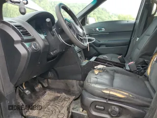 2016 Ford Police Interceptor Utility z VIN 1FM5K8AR8GGA97151, wystawiony jako Copart lot #58217185 z przebiegiem Nie podano mil oraz Szkoda całkowita • Salvage title. Historia ofert i sprzedaży dostępna na DreamBid. Obrazek 7.