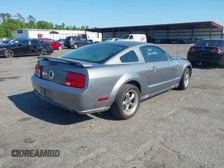 2006 Ford Mustang Standard with VIN 1ZVFT80N565132949, listed as a IAAI auction lot 41678186 with Not Provided miles. Bid and sale history available at carsss.com. Image 4.