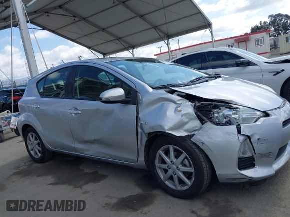 2013 Toyota Prius One z VIN JTDKDTB34D1049949, wystawiony jako IAAI lot #42246438 z przebiegiem 68 203 mil mil oraz . Historia ofert i sprzedaży dostępna na DreamBid. Obrazek 13.