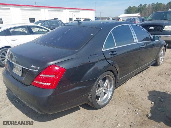 2013 Mercedes-Benz S-Class S 550 with VIN WDDNG9EBXDA524889, listed as a IAAI auction lot 41839932 with 188,979 mi miles. Bid and sale history available at carsss.com. Image 4.