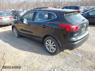 2017 Nissan Rogue Sport SL with VIN JN1BJ1CR2HW139984, listed as a IAAI auction lot 41835150 with 141,401 mi miles. Bid and sale history available at carsss.com. Image 3.