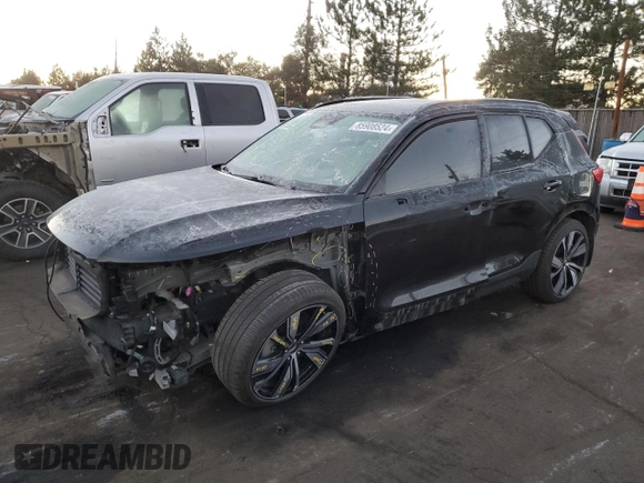 2021 Volvo XC40 z VIN YV4ED3UR9M2561647, wystawiony jako Copart lot #85908524 z przebiegiem 31 479 mil mil oraz Szkoda całkowita • Salvage title. Historia ofert i sprzedaży dostępna na DreamBid. Obrazek 1.