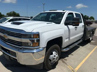 2017 Chevrolet Silverado 3500HD Work Truck z VIN 1GB4KYCY1HF168531, wystawiony jako Copart lot #60353525 z przebiegiem 272 126 mil mil oraz Czysty tytuł • Clean title. Historia ofert i sprzedaży dostępna na DreamBid. Obrazek 2.