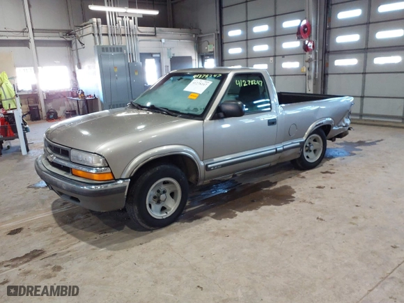 2000 Chevrolet S-10 LS with VIN 1GCCS1449YK187118, listed as a IAAI auction lot 41278247 with 0 mi miles. Bid and sale history available at carsss.com. Image 17.