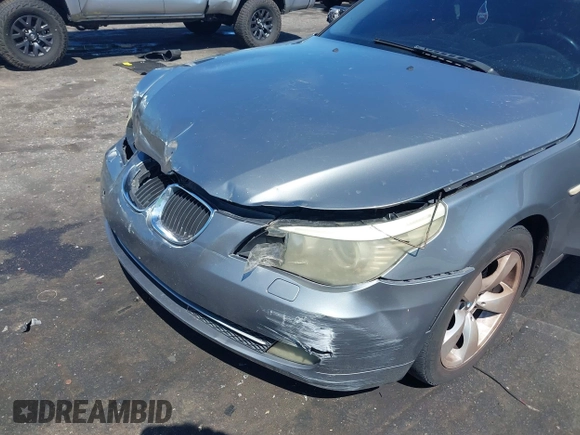 2008 BMW 5 Series 528i with VIN WBANU53598CT07043, listed as a IAAI auction lot 42030992 with 212,833 mi miles and . Bid and sale history available at carsss.com. Image 6.