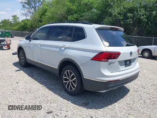 2018 Volkswagen Tiguan SEL z VIN 3VV2B7AX6JM195125, wystawiony jako IAAI lot #42523047 z przebiegiem 73 926 mil mil oraz . Historia ofert i sprzedaży dostępna na DreamBid. Obrazek 3.