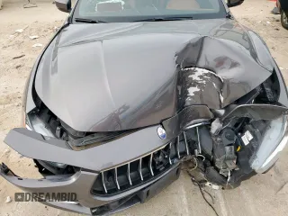 2018 Maserati Ghibli S Q4 GranLusso z VIN ZAM57YTL8J1265648, wystawiony jako Copart lot #56295795 z przebiegiem 51 857 mil mil oraz Szkoda całkowita • Salvage title. Historia ofert i sprzedaży dostępna na DreamBid. Obrazek 11.