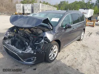 2017 Chrysler Pacifica Touring-L with VIN 2C4RC1BG1HR534303, listed as a IAAI auction lot 41526400 with 118,781 mi miles. Bid and sale history available at carsss.com. Image 2.