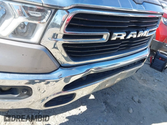 2019 Ram 1500 Big Horn z VIN 1C6RRFFG5KN803260, wystawiony jako IAAI lot #41847656 z przebiegiem 135 753 mil mil oraz . Historia ofert i sprzedaży dostępna na DreamBid. Obrazek 6.