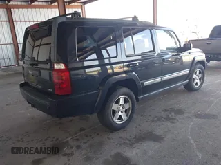2010 Jeep Commander Sport z VIN 1J4RG4GT0AC118912, wystawiony jako IAAI lot #41605202 z przebiegiem 181 360 mil mil oraz . Historia ofert i sprzedaży dostępna na DreamBid. Obrazek 4.