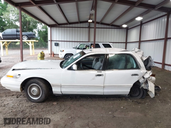 1997 Mercury Grand Marquis GS z VIN 2MELM74W6VX680292, wystawiony jako IAAI lot #42299154 z przebiegiem 208 666 mil mil oraz . Historia ofert i sprzedaży dostępna na DreamBid. Obrazek 13.