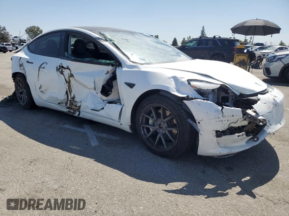 2021 Tesla Model 3 Long Range z VIN 5YJ3E1EB2MF007067, wystawiony jako Copart lot #52584715 z przebiegiem 31 311 mil mil oraz Szkoda całkowita • Salvage title. Historia ofert i sprzedaży dostępna na DreamBid. Obrazek 4.