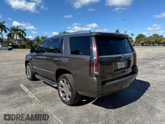 2020 Cadillac Escalade Luxury z VIN 1GYS3BKJ8LR154516, wystawiony jako Copart lot #59628455 z przebiegiem 72 098 mil mil oraz Czysty tytuł • Clean title. Historia ofert i sprzedaży dostępna na DreamBid. Obrazek 3.
