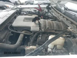 2016 Chevrolet Silverado 1500 LT z VIN 1GCVKRECXGZ398556, wystawiony jako IAAI lot #43061645 z przebiegiem 186 270 mil mil oraz . Historia ofert i sprzedaży dostępna na DreamBid. Obrazek 20.