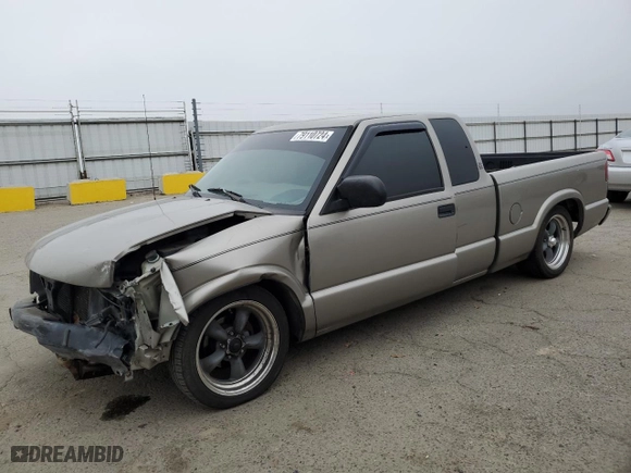 2001 GMC Sonoma SLS w/1SG Pkg with VIN 1GTCS19W318154175, listed as a Copart auction lot 79110724 with 135,746 mi miles and Salvage Title. Bid and sale history available at carsss.com. Image 1.