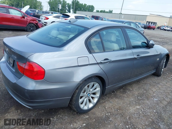 2011 BMW 3 Series 328i xDrive z VIN WBAPK5C58BA660052, wystawiony jako IAAI lot #42661491 z przebiegiem Nie podano mil oraz . Historia ofert i sprzedaży dostępna na DreamBid. Obrazek 4.