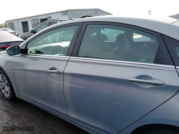 2011 Hyundai Sonata GLS PZEV with VIN 5NPEB4AC3BH120221, listed as a IAAI auction lot 41575151 with 98,804 mi miles. Bid and sale history available at carsss.com. Image 14.