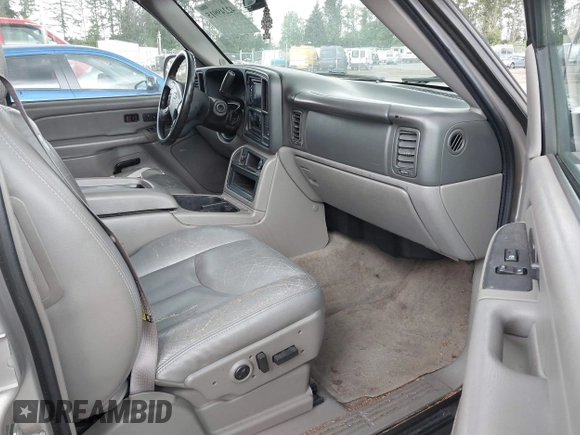 2005 Chevrolet Suburban LT z VIN 3GNEC16ZX5G261624, wystawiony jako IAAI lot #42249915 z przebiegiem 203 399 mil mil oraz . Historia ofert i sprzedaży dostępna na DreamBid. Obrazek 5.