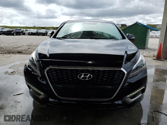 2017 Hyundai Sonata Limited with VIN KMHE34L3XHA075915, listed as a Copart auction lot 42370454 with 57,669 mi miles and . Bid and sale history available at DreamBid. Image 5.