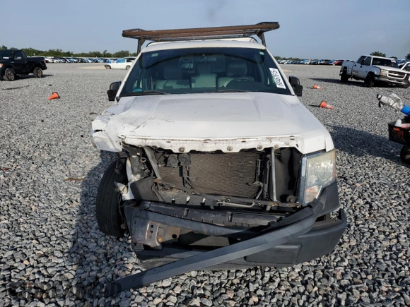 2013 Ford F-150 XL z VIN 1FTMF1CM0DFB92334, wystawiony jako Copart lot #60467615 z przebiegiem Nie podano mil oraz Szkoda całkowita • Salvage title. Historia ofert i sprzedaży dostępna na DreamBid. Obrazek 5.
