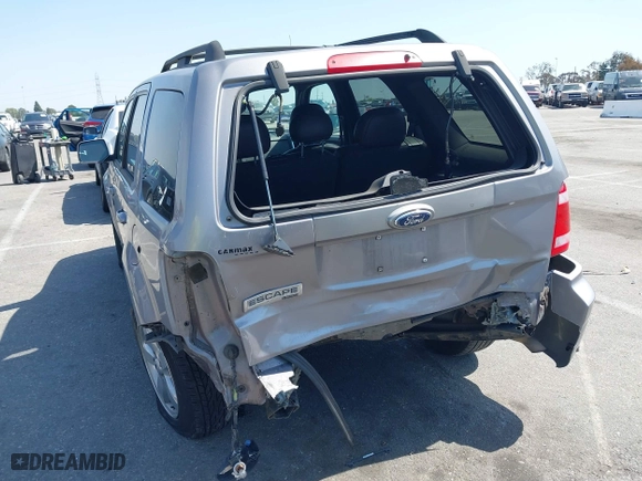 2008 Ford Escape Limited with VIN 1FMCU04188KE20184, listed as a IAAI auction lot 41809075 with 158,116 mi miles. Bid and sale history available at carsss.com. Image 3.