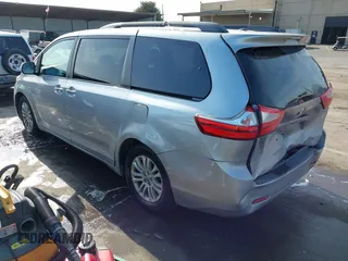 2017 Toyota Sienna XLE Auto Access Seat with VIN 5TDYZ3DC5HS831596, listed as a IAAI auction lot 42146953 with 181,807 mi miles. Bid and sale history available at carsss.com. Image 3.