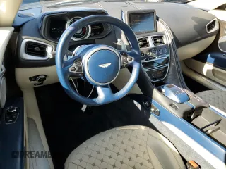 2019 Aston Martin DB11 z VIN SCFRMFCWXKGM06913, wystawiony jako Copart lot #43062865 z przebiegiem 34 383 mil mil oraz Szkoda całkowita • Salvage title. Historia ofert i sprzedaży dostępna na DreamBid. Obrazek 8.