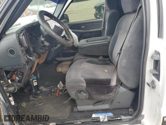 2000 Chevrolet Silverado 1500 with VIN 2GCEC19V7Y1402082, listed as a Copart auction lot 43624055 with 0 mi miles and Salvage Title. Bid and sale history available at carsss.com. Image 7.