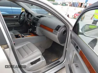 2007 Volkswagen Touareg V6 z VIN WVGZE77L57D001046, wystawiony jako IAAI lot #42283224 z przebiegiem 243 861 mil mil oraz . Historia ofert i sprzedaży dostępna na DreamBid. Obrazek 5.