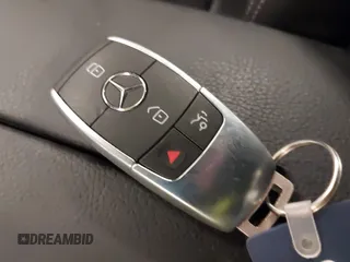 2022 Mercedes-Benz GLC 300 z VIN W1N0G8EB1NV377962, wystawiony jako IAAI lot #41651828 z przebiegiem 13 729 mil mil oraz . Historia ofert i sprzedaży dostępna na DreamBid. Obrazek 11.