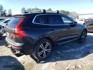 2018 Volvo XC60 Momentum with VIN LYV102RK7JB118393, listed as a Copart auction lot 70958042 with 25,077 mi miles. Bid and sale history available at carsss.com. Image 3.