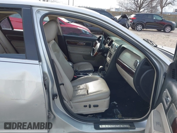 2009 Lincoln MKZ z VIN 3LNHM28T49R605620, wystawiony jako IAAI lot #41529528 z przebiegiem 208 321 mil mil oraz . Historia ofert i sprzedaży dostępna na DreamBid. Obrazek 5.