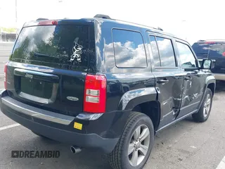 2016 Jeep Patriot High Altitude z VIN 1C4NJRFBXGD746412, wystawiony jako IAAI lot #42217173 z przebiegiem 74 409 mil mil oraz . Historia ofert i sprzedaży dostępna na DreamBid. Obrazek 4.