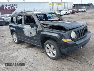 2014 Jeep Patriot Latitude with VIN 1C4NJRFBXED761411, listed as a IAAI auction lot 41914086 with Not Provided miles. Bid and sale history available at carsss.com. Image 1.