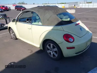 2006 Volkswagen Beetle z VIN 3VWRF31Y56M309056, wystawiony jako IAAI lot #42036172 z przebiegiem 129 106 mil mil oraz . Historia ofert i sprzedaży dostępna na DreamBid. Obrazek 3.