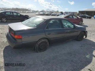 2000 Toyota Camry CE z VIN 4T1BG22KXYU995174, wystawiony jako Copart lot #50632255 z przebiegiem 181 584 mil mil oraz Czysty tytuł • Clean title. Historia ofert i sprzedaży dostępna na DreamBid. Obrazek 3.