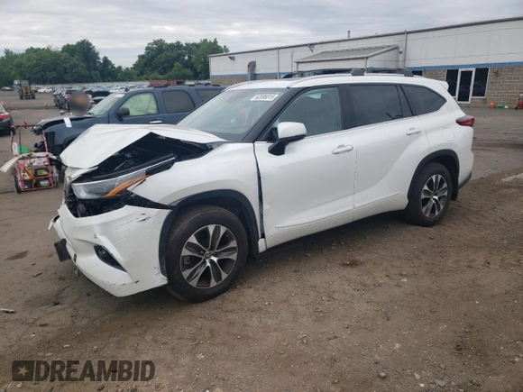 2022 Toyota Highlander XLE with VIN 5TDGZRBH0NS589020, listed as a Copart auction lot 62696015 with 36,131 mi miles and Salvage title. Bid and sale history available at DreamBid. Image 1.
