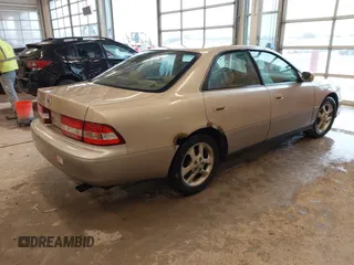 2001 Lexus ES 300 with VIN JT8BF28G510292961, listed as a IAAI auction lot 41584509 with 205,752 mi miles and . Bid and sale history available at DreamBid. Image 4.