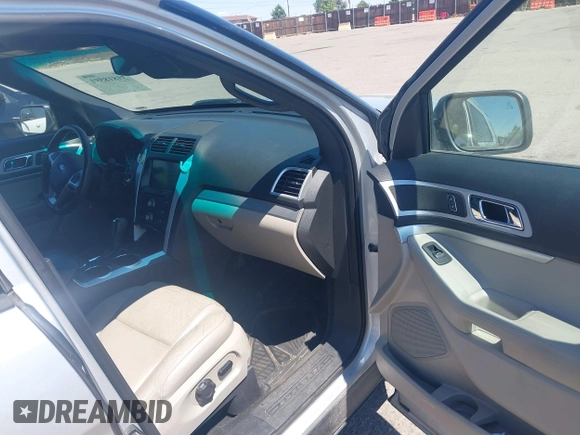 2014 Ford Explorer XLT z VIN 1FM5K8D83EGB37443, wystawiony jako IAAI lot #39818591 z przebiegiem 126 013 mil mil oraz . Historia ofert i sprzedaży dostępna na DreamBid. Obrazek 5.