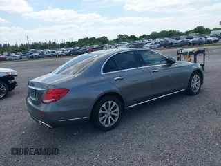 2017 Mercedes-Benz E-Class E 300 Luxury with VIN WDDZF4JB2HA137353, listed as a IAAI auction lot 40830208 with 1 mi miles. Bid and sale history available at carsss.com. Image 4.