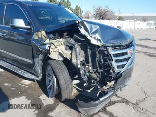 2019 Cadillac Escalade ESV Luxury z VIN 1GYS4HKJ0KR217932, wystawiony jako IAAI lot #41446166 z przebiegiem 86 404 mil mil oraz . Historia ofert i sprzedaży dostępna na DreamBid. Obrazek 6.