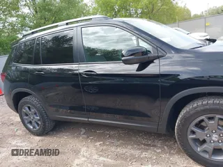 2025 Honda Passport TrailSport с VIN 5FNYF8H65SB006177, выставлен на аукционе IAAI как лот 42273695 с пробегом 1 989 миль миль и . История ставок и продаж доступна на DreamBid. Изображение 13.